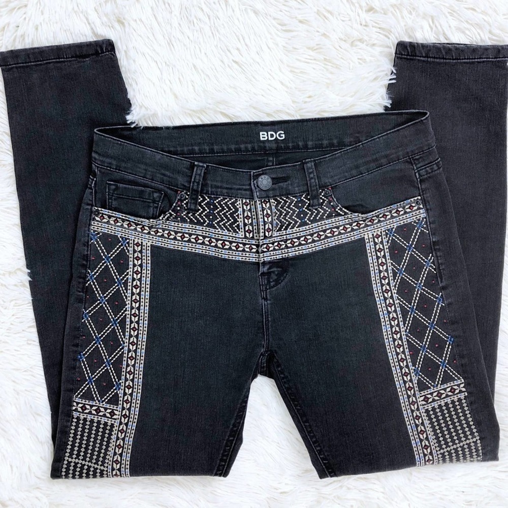 BDG Mid Rise Twig Ankle Skinny Jeans Embroidered Black Denim 29W 29L - Picture 2 of 16